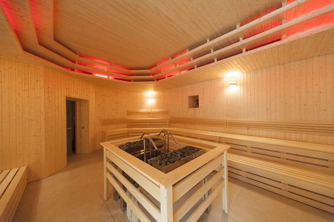 Nowa sauna fińska wieloosobowa - co godzinę będą zmieniały się aromaty do których będzie dopasowana koloroterapia