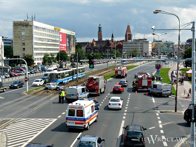 Czarna seria wypadków z udziałem tramwajów. Potrącony pieszy, zderzenie z ciężarówką..., archiwum