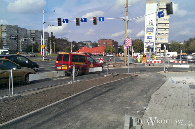 Zakończyła się budowa przejścia dla pieszych wraz z przejazdem rowerowym na placu Strzegomskim 