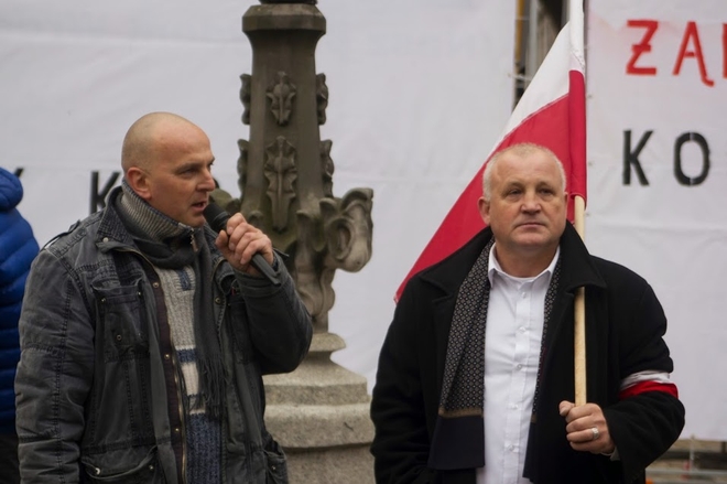 Manifestowali w Rynku w sprawie powtórzenia wyborów. Wśród nich Paweł Kukiz, Robert Piechaczek