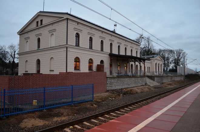 Przebudowa dworca kolejowego w Obornikach Śląskich dobiega końca