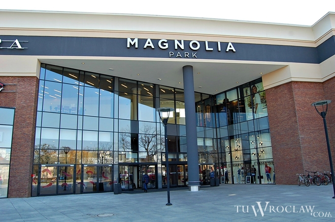 Największym obiektem handlowym w aglomeracji wrocławskiej jest Magnolia Park 