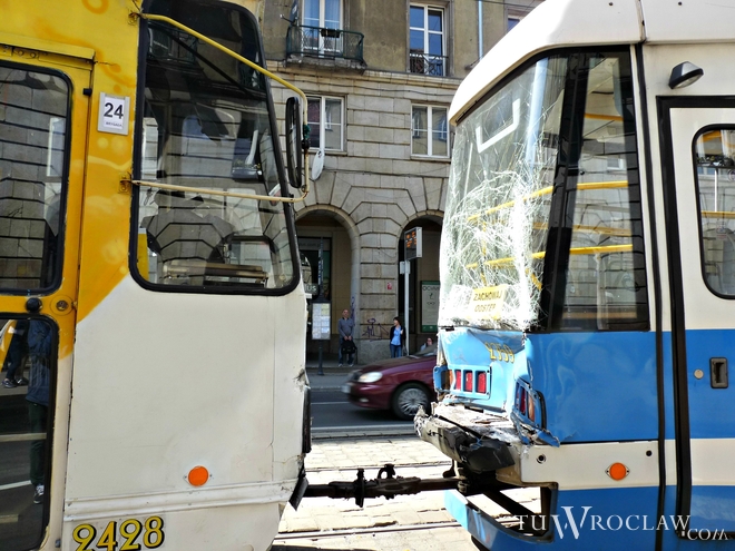 Wypadek dwóch tramwajów w centrum Wrocławia. Aż 12 osób zostało poszkodowanych [FOTO], tm