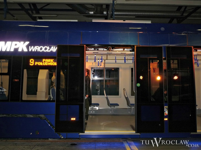 Zaczęła się korekta przystanków. Dopiero po jej zakończeniu nowe tramwaje PESA Twist wyjadą na wrocławskie tory, tm