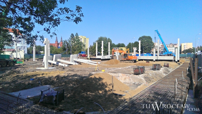 Budowa tuż przy Aquaparku ruszyła na początku czerwca. Powstaje tam supermarket sieci Kaufland