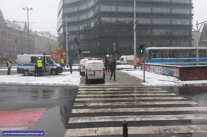 Wypadek tramwajów w centrum miasta. W akcji ratowniczej brali udział policjanci, Komenda Wojewódzka Policji we Wrocławiu