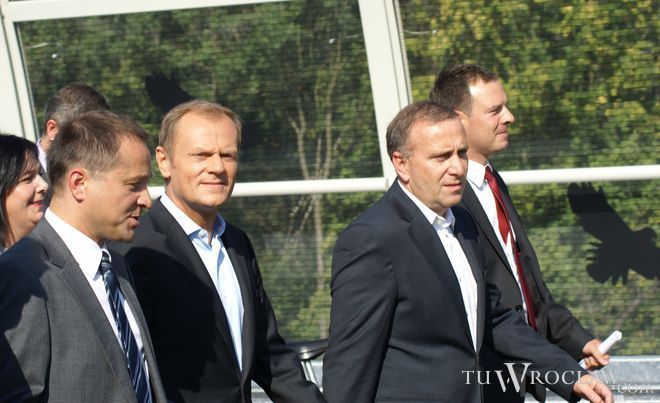 Premier Donald Tusk przyjechał pociągiem z dwudniową wizytacją Wrocławia, archiwum