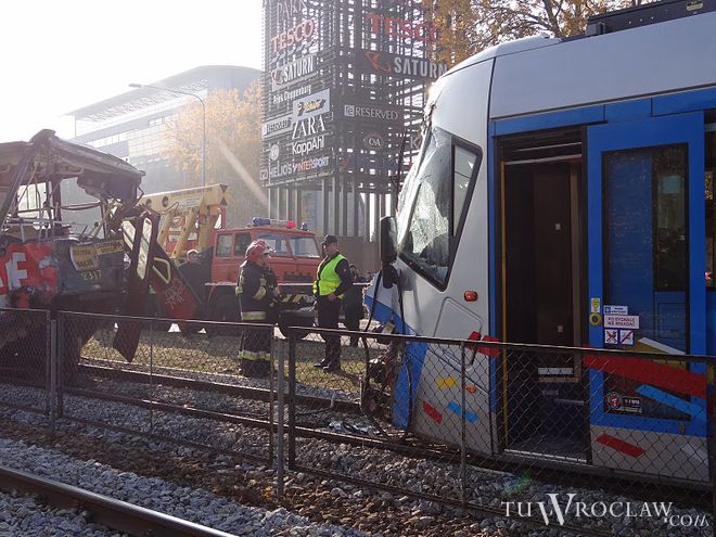 33 osoby poszkodowane w zderzeniu tramwajów na Legnickiej (zdjęcia, film), K.Wilma