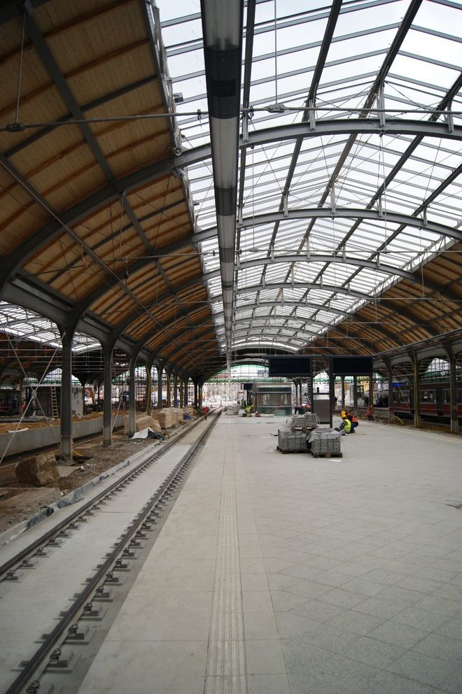 Kolejny odnowiony peron na Dworcu Głównym został otwarty , PKP SA