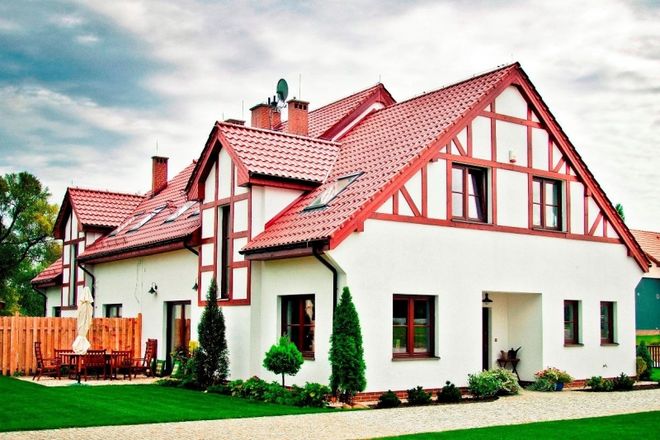Kuszą wrocławian, aby zamieszkali w takich urokliwych domach na rogatkach miasta, mat. inwestora/osiedleprzystawach.pl