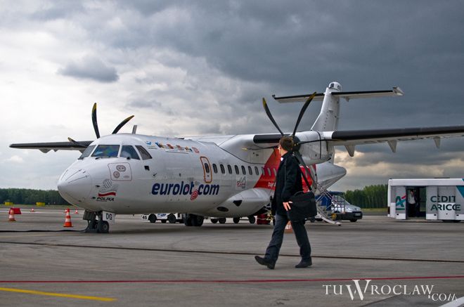 Wciąż przybywa pasażerów na wrocławskim lotnisku. Wybieramy nie tylko żelazne kierunki, archiwum