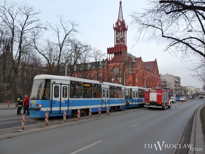 Zobacz zdjęcia z wypadku karetki pogotowia i tramwaju na ulicy Grabiszyńskiej, Jarosław Garbacz