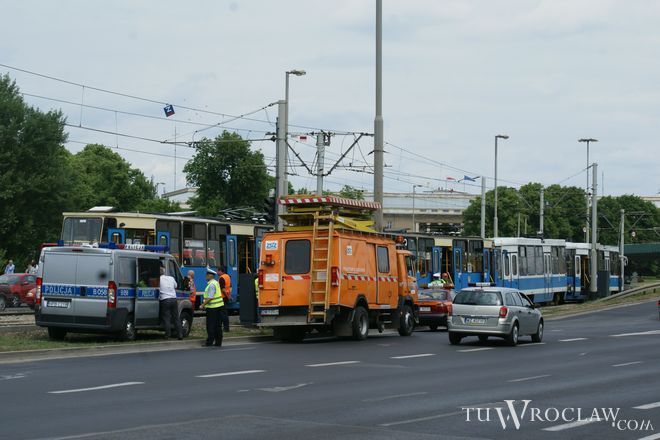 Wypadek tramwajów na pl. Społecznym, ranna została motornicza, jagr