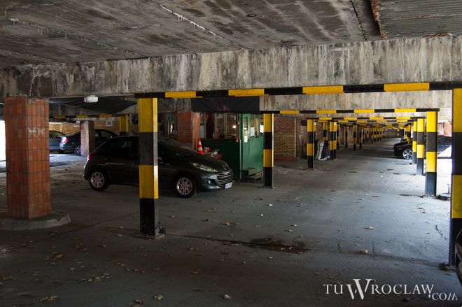 Parking pod wrocławskim Manhattanem zamknięty. A „sedesowce” wciąż czekają na remont, archiwum