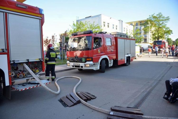 Pożar na Kozanowie. Trzy osoby trafiły do szpitala, archiwum