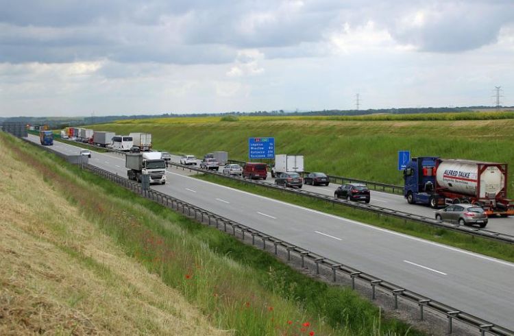 Zderzenie trzech samochodów na autostradzie A4, regionfan.pl/archiwum