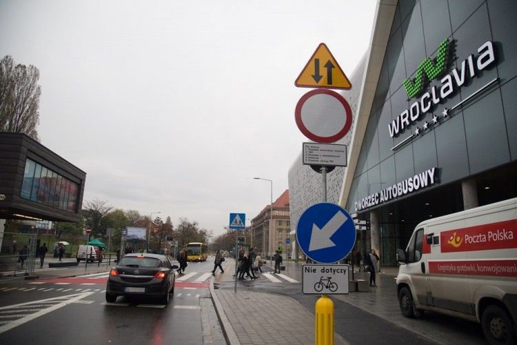 Wrocław: Młody człowiek umierał przed centrum handlowym Wroclavia, Magda Pasiewicz