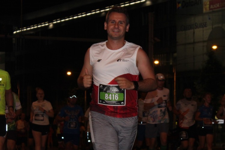 Tysiące biegaczy na ulicach Wrocławia. Nocny półmaraton w stolicy Dolnego Śląska, Paweł Prochowski