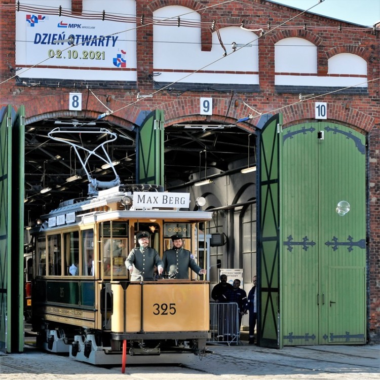 Dzień Otwarty MPK. Nauka jazdy tramwajem i stare tablice na pamiątkę [ZDJĘCIA], MPK Wrocław