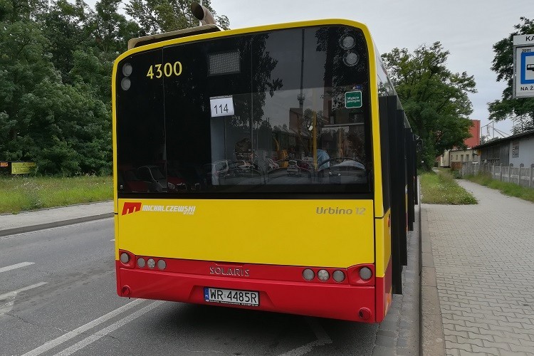 Nowe wrocławskie autobusy są wadliwe? Nietypowe tablice na linii 114, prochu