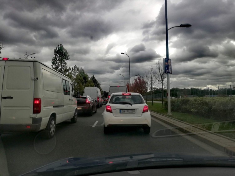 Ciężarówka wjechała w bariery na autostradowej obwodnicy Wrocławia, mgo