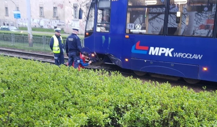 Na ulicy Pułaskiego tramwaj zderzył się z autem osobowym, Oskar Falkowski