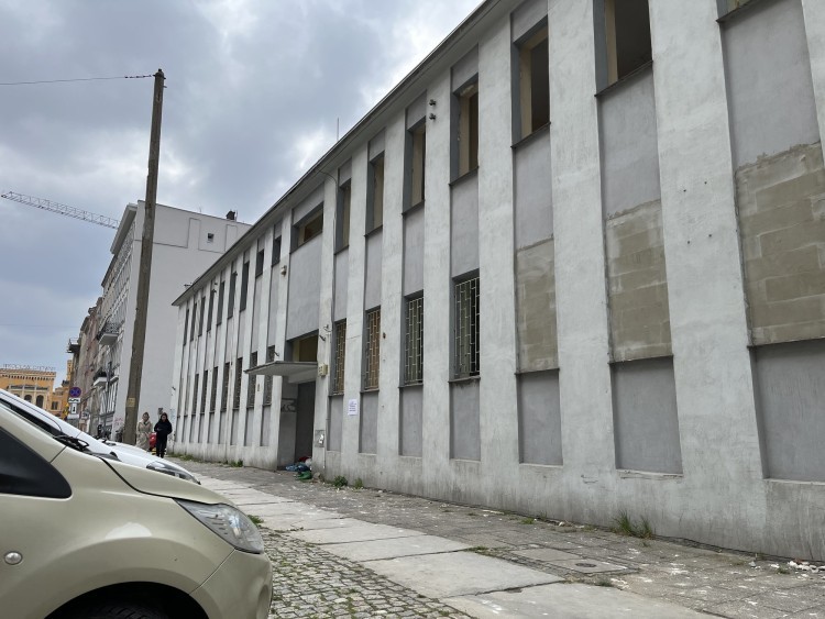 Wrocław: Rusza rozbiórka dawnej siedziby straży miejskiej przy Gwarnej [ZDJĘCIA], Jakub Jurek
