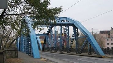 Most Sikorskiego uszkodzony po kolizji. Wprowadzono objazdy dla tramwajów
