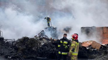 Duży pożar pod Wrocławiem. Płonie magazyn z akumulatorami