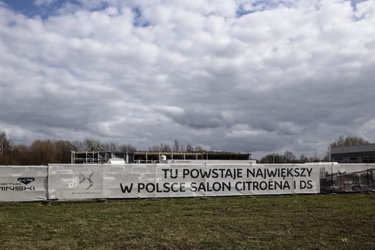 Nowy salon samochodowy przy obwodnicy Wrocławia, Magda Pasiewicz