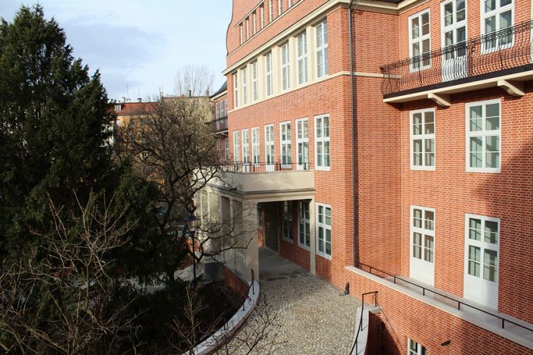 Dawny szpital przy Poniatowskiego zamienił się w luksusowy apartament [ZDJĘCIA], Bartosz Senderek