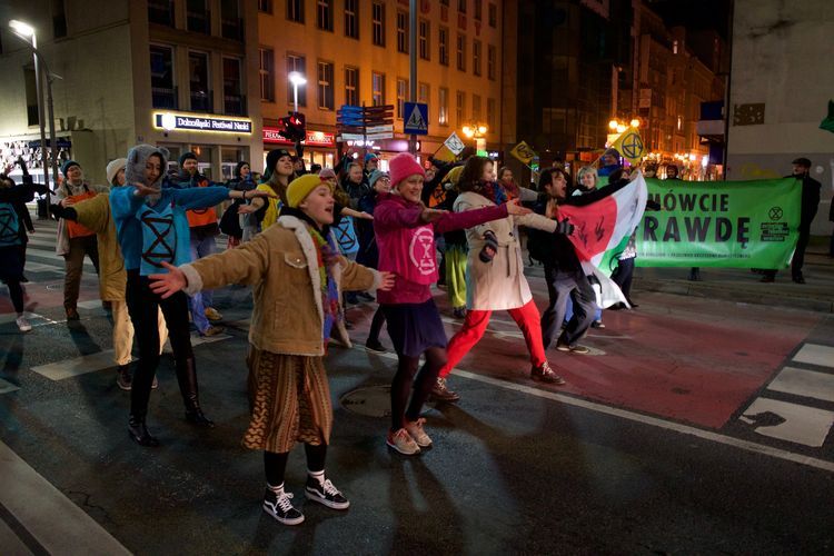 „Kończy się bal”. Aktywiści tańczyli dla klimatu [ZDJĘCIA], Materiały prasowe/ Extinction Rebellion
