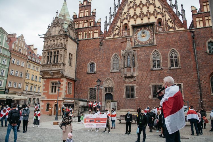 Wrocław: Minuta ciszy dla ofiar zamachu na Białorusi [ZDJĘCIA], @BuubbaaA