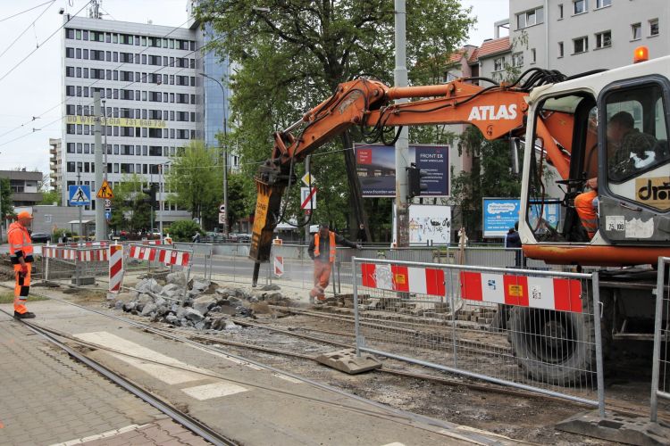 Wymiana rozjazdu tramwajowego na skrzyżowaniu Powstańców z Hallera [ZDJĘCIA], MPK Wrocław