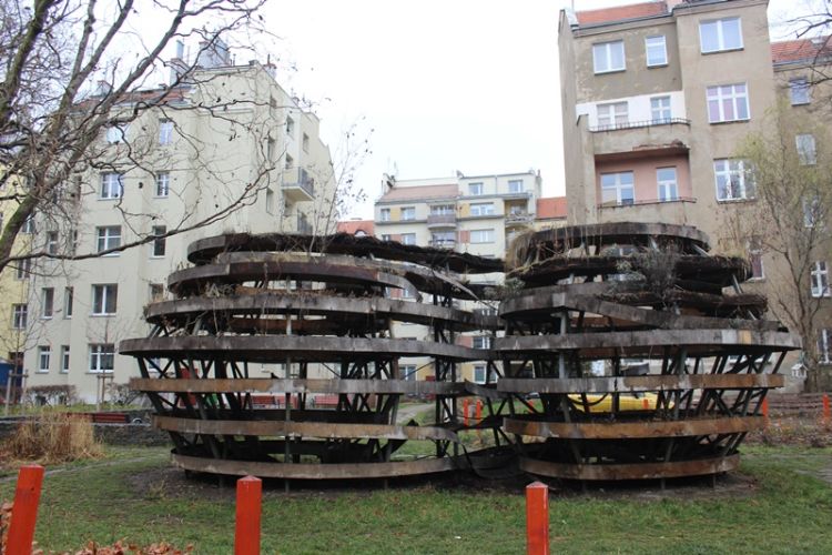 Wrocław: Instalacja artystyczna za 80 tys. zł do likwidacji? Zamieniła się w „śmietnik i toaletę” [ZDJĘCIA], Jakub Jurek