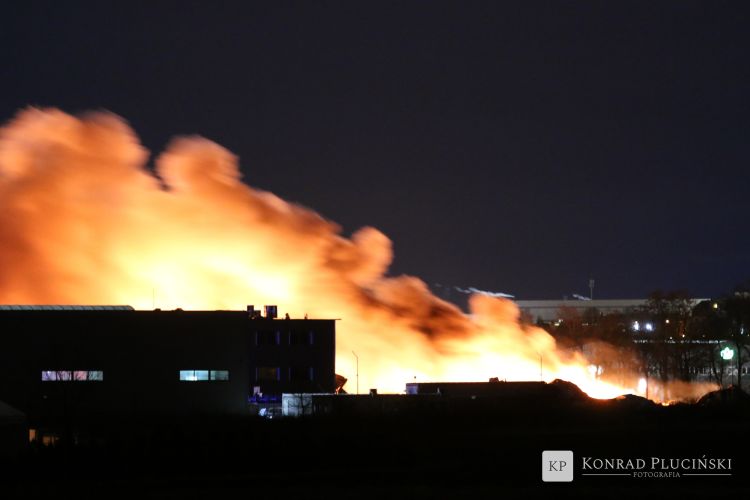 Wrocław: Ogromny pożar hali w Pietrzykowicach [GALERIA ZDJĘĆ], Konrad Pluciński