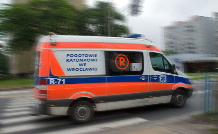 Wrocław: 47-latek zdewastował ambulans. Policja zatrzymała go na lotnisku, archiwum