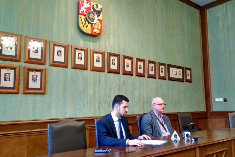 W przyszłym tygodniu radni powołają komisję, która napisze nowy Statut Wrocławia, Bartosz Senderek