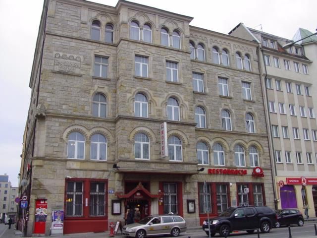 Politechnika Wrocławska sprzedała zabytkowy hotel na Starym Mieście. Kupił go deweloper, archiwum