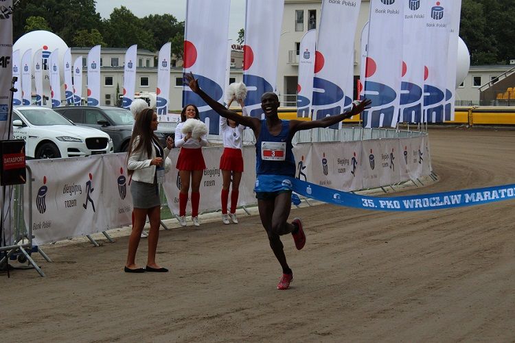 Kenijczycy znów zdominowali wrocławski maraton. Jest rekord trasy!, 0