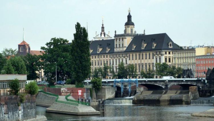 Wrocław: miasto ciągle szuka firmy, która przełoży rury z mostu Pomorskiego, wp/archiwum