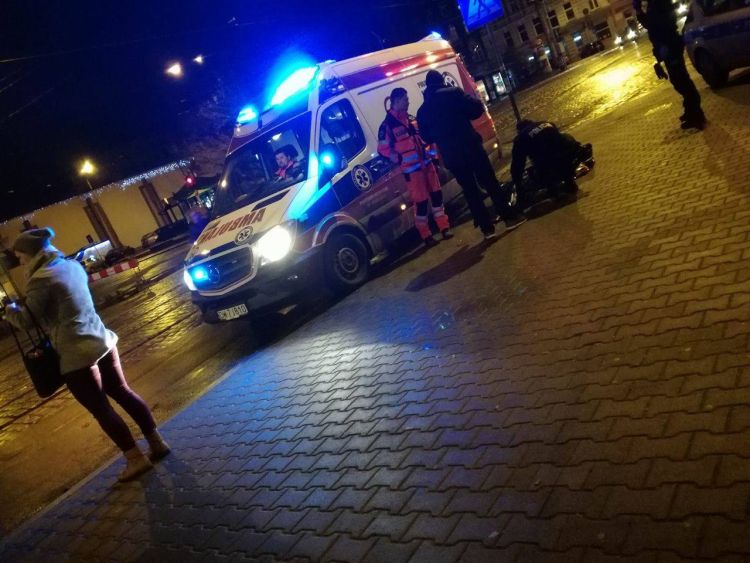 Śmierć na Nadodrzu. Mężczyzna zmarł po ataku padaczki na przystanku [ZDJĘCIA], Wrocławski Kierowca