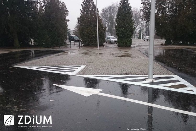 Dodatkowe miejsca parkingowe na Oporowie. Budowa Park&Ride zakończona [ZDJĘCIA], ZDiUM
