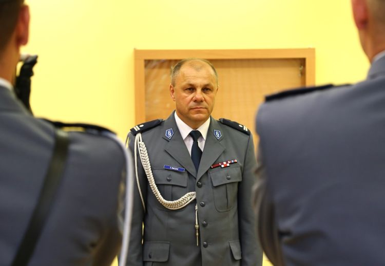 Były komendant wrocławskiej policji wciąż jest funkcjonariuszem i pobiera wynagrodzenie, Dolnośląska Policja