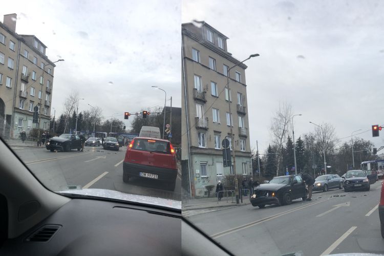 Stłuczka dwóch samochodów na Śródmieściu [ZOBACZ], Czytelnik