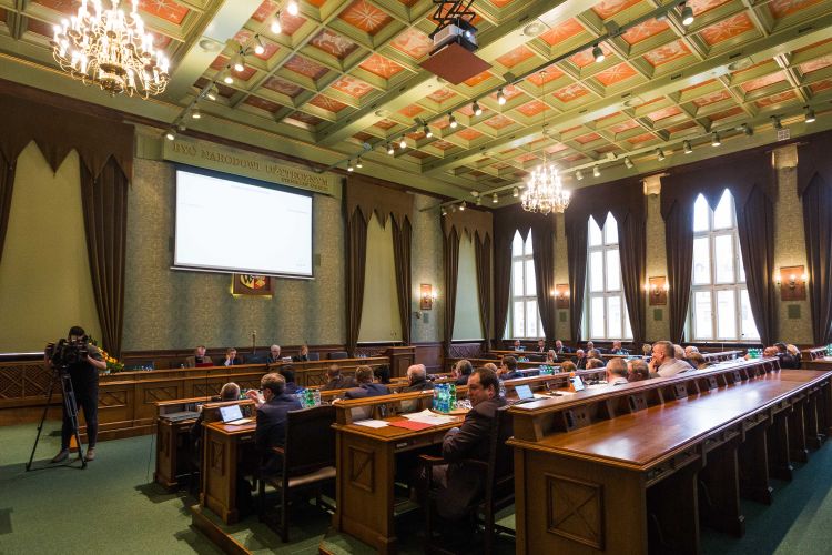 Władze Wrocławia chcą, żeby Trybunał Konstytucyjny zbadał ustawę o dekomunizacji, Magda Pasiewicz