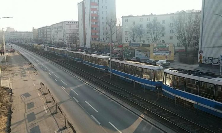 Zepsuty autobus blokował torowisko na Grabiszyńskiej, pf/archiwum