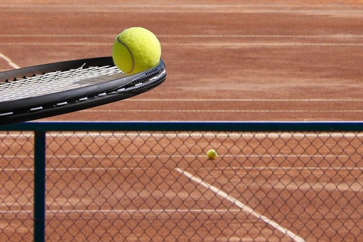 Rodzinna gra w tenisa. Dzień otwarty Akademii Tenisa Spartan dla dzieci, pixabay.com