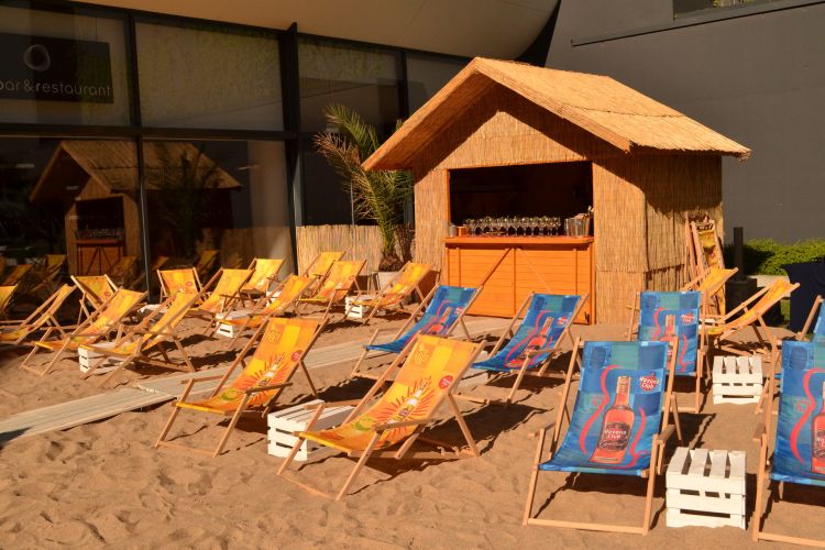 W centrum Wrocławia powstał bar z plażą. Zjemy tam owoce morza [ZDJĘCIA], mat. pras.