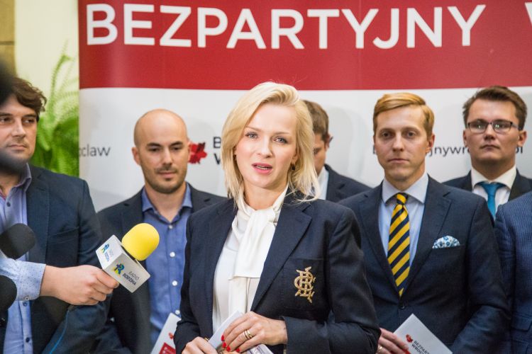 Bezpartyjny Wrocław przedstawił założenia programowe. „Jesteśmy realną alternatywą dla tych, którzy nie chcą ani PiS-u, ani PO”, Magda Pasiewicz